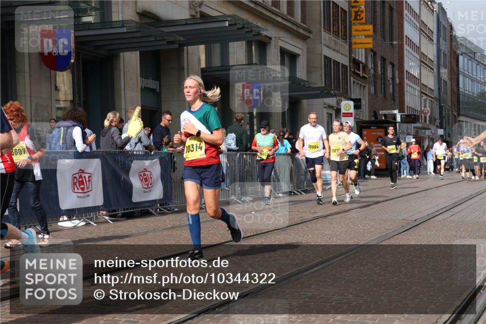 13.09.2026 - 21. swb-Marathon Bremen Strokosch-Dieckow http://msf.ph/oto/10344322 13.09.2026 11:09:03 Ziel 10314, 10556, 10664, 10686, 10694, 10769, 10823, 10981, 10983, 11091, 11225, 11304, 11578, 11764, 11882, 11883, 11914, 11915, 11987, 11995, 12155, 12322, 12337, 12474, 12491, 12532, 13607, 10217, 10321, 10399, 10455, 10469, 10570, 10599, 10630, 11011, 11053, 11074, 11138, 11358, 11421, 11434, 11531, 11710, 11718, 11812, 11905, 12192, 12256, 12337, 12353, 12438, 12517, 12554 meine-sportfotos.de