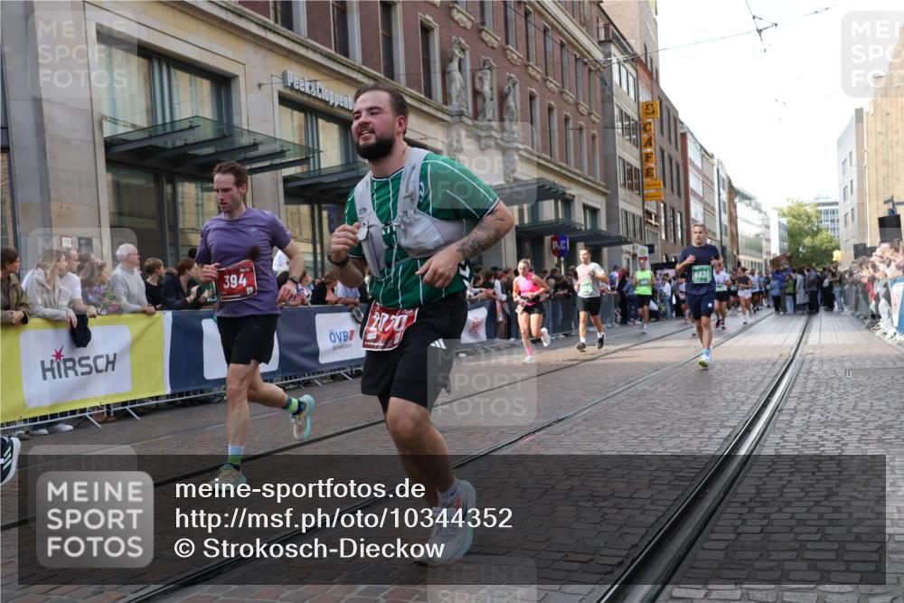 13.09.2026 - 21. swb-Marathon Bremen Strokosch-Dieckow http://msf.ph/oto/10344352 13.09.2026 13:29:16 Ziel 124, 132, 1073, 1083, 1243, 1365, 1387, 1581, 2076, 2289, 2301, 2742, 2957, 3030, 3258, 3721, 4541, 4576, 5244, 5599, 6006, 6103, 6384, 6499, 6690, 6725, 6930, 7013, 7079, 7384, 7426, 7631, 7649, 7884, 8007, 8009, 8099, 8277, 8481, 8594, 8675, 8831, 9534, 9747, 9770, 9889, 10013, 13031, 303, 394, 430, 565, 596, 651, 687, 725, 745, 936, 1274, 1545, 1688, 1823, 2023, 2070, 2223, 2378, 2867, 3258, 3796, 3846, 3912, 3938, 4590, 5036, 5225 meine-sportfotos.de