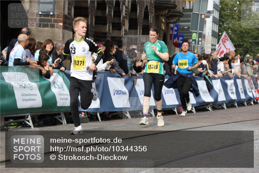 13.09.2026 - 21. swb-Marathon Bremen Strokosch-Dieckow http://msf.ph/oto/10344356 13.09.2026 10:52:24 Ziel 10218, 10588, 11277, 11285, 11376, 11487, 11555, 11869, 11877, 11962, 12349, 13578, 10761, 10812, 10906, 10958, 11109, 11350, 11604, 11605, 11669, 12361, 12439, 12533 meine-sportfotos.de