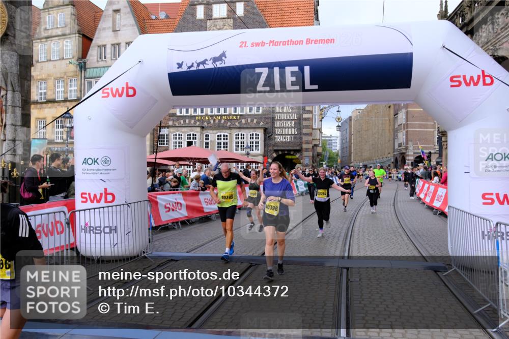 13.09.2026 - 21. swb-Marathon Bremen Tim E. http://msf.ph/oto/10344372 13.09.2026 11:14:37 Ziel 10303, 10395, 10396, 10402, 10586, 10722, 10784, 10854, 11041, 11140, 11173, 11233, 11363, 11535, 11703, 11864, 12100, 12431 meine-sportfotos.de