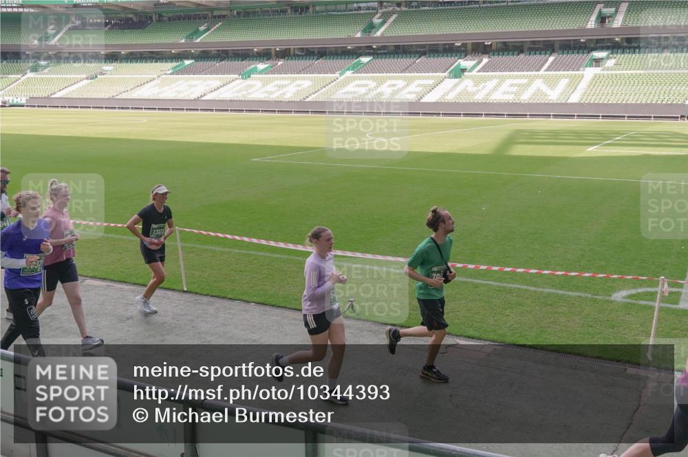 13.09.2026 - 21. swb-Marathon Bremen Michael Burmester http://msf.ph/oto/10344393 13.09.2026 13:29:54 Laufen im Stadion 171, 220, 297, 405, 422, 476, 685, 729, 754, 767, 986, 1079, 1217, 1242, 1270, 1298, 1325, 1384, 1615, 1633, 1634, 1741, 1777, 1810, 1811, 1886, 1983, 2238, 2242, 2249, 2263, 2326, 2365, 2436, 2449, 2472, 2546, 2593, 2615, 2738, 2740, 2743, 2830, 2862, 2868, 2869, 2871, 2918, 2924, 2991, 2994, 3020, 3053, 3129, 3154, 3227, 3238, 3274, 3286, 3321, 3361, 3563, 3594, 3595, 3605, 3678, 3755, 3758, 3798, 3853, 3876, 3898, 3929, 3953, 3965, 3971, 3987, 4011, 4056 meine-sportfotos.de