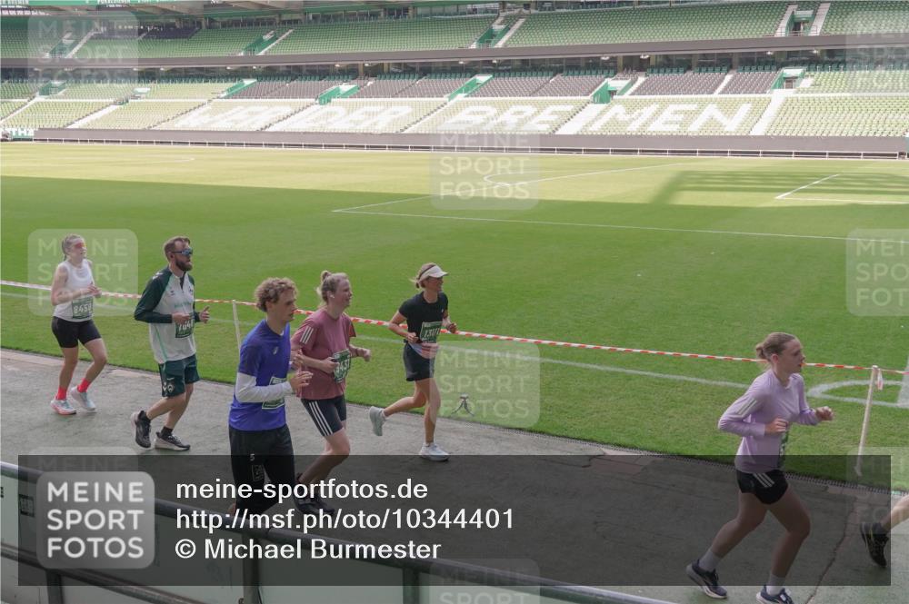 13.09.2026 - 21. swb-Marathon Bremen Michael Burmester http://msf.ph/oto/10344401 13.09.2026 13:29:55 Laufen im Stadion 171, 220, 297, 405, 422, 476, 685, 729, 754, 767, 806, 986, 1079, 1217, 1242, 1270, 1325, 1384, 1615, 1633, 1634, 1741, 1777, 1810, 1811, 1886, 1983, 2238, 2242, 2249, 2263, 2326, 2365, 2436, 2449, 2472, 2546, 2593, 2615, 2738, 2740, 2743, 2830, 2862, 2868, 2869, 2871, 2918, 2924, 2991, 2994, 3020, 3053, 3129, 3154, 3227, 3238, 3274, 3286, 3321, 3361, 3563, 3594, 3595, 3605, 3678, 3755, 3758, 3798, 3853, 3876, 3898, 3929, 3953, 3965, 3971, 3987, 4011, 4056 meine-sportfotos.de