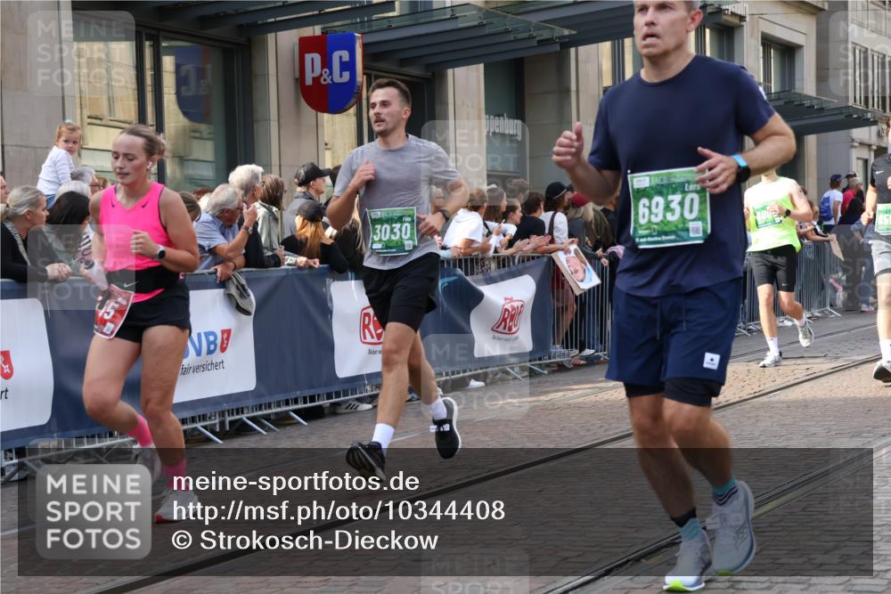 13.09.2026 - 21. swb-Marathon Bremen Strokosch-Dieckow http://msf.ph/oto/10344408 13.09.2026 13:29:18 Ziel 124, 132, 716, 1073, 1083, 1243, 1365, 1387, 1581, 2076, 2289, 2301, 2742, 2957, 3030, 3618, 3721, 4115, 4541, 4576, 5244, 5599, 6006, 6103, 6127, 6384, 6499, 6690, 6725, 6930, 7013, 7079, 7384, 7426, 7649, 7884, 8009, 8481, 8594, 8612, 8771, 8831, 9534, 9747, 9770, 10013, 13031, 303, 394, 565, 596, 651, 687, 745, 936, 1274, 1387, 1545, 1688, 1823, 2023, 2070, 2223, 2867, 3258, 3796, 3846, 3912, 3938, 4590, 5036, 5225 meine-sportfotos.de