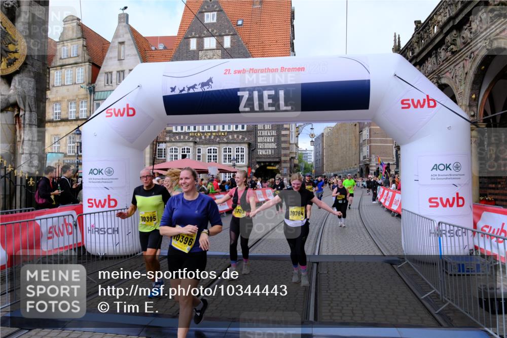 13.09.2026 - 21. swb-Marathon Bremen Tim E. http://msf.ph/oto/10344443 13.09.2026 11:14:39 Ziel 10303, 10395, 10396, 10402, 10586, 10722, 10784, 10854, 11041, 11140, 11173, 11233, 11363, 11535, 11703, 11864, 12100, 12112, 12431 meine-sportfotos.de