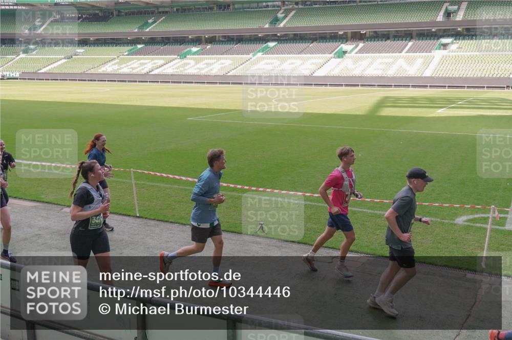 13.09.2026 - 21. swb-Marathon Bremen Michael Burmester http://msf.ph/oto/10344446 13.09.2026 13:29:59 Laufen im Stadion 171, 220, 297, 405, 422, 476, 685, 729, 754, 767, 806, 986, 1079, 1217, 1242, 1270, 1384, 1615, 1633, 1634, 1777, 1810, 1811, 1886, 1983, 2238, 2242, 2249, 2263, 2326, 2365, 2436, 2449, 2546, 2593, 2615, 2637, 2719, 2738, 2740, 2830, 2862, 2868, 2869, 2871, 2918, 2924, 2991, 2994, 3020, 3053, 3129, 3227, 3238, 3274, 3286, 3321, 3361, 3563, 3594, 3595, 3605, 3678, 3755, 3758, 3798, 3876, 3898, 3929, 3953, 3965, 3971, 3987, 4011, 4056 meine-sportfotos.de