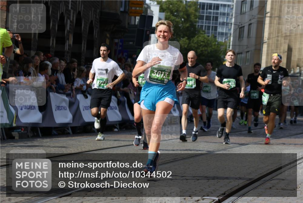 13.09.2026 - 21. swb-Marathon Bremen Strokosch-Dieckow http://msf.ph/oto/10344502 13.09.2026 13:27:37 Ziel 242, 593, 2454, 3273, 3385, 3496, 4121, 4558, 5358, 5616, 6071, 6288, 6306, 6776, 7849, 8219, 9159, 9343, 9760, 10112, 10113, 13147, 440, 534, 762, 1932, 2686, 3013, 3135, 3576, 3970, 4106, 4133, 4265, 4496, 4593, 4744, 6067, 6468, 6522, 7042, 7138, 7358, 8351, 9494, 9727, 13198 meine-sportfotos.de