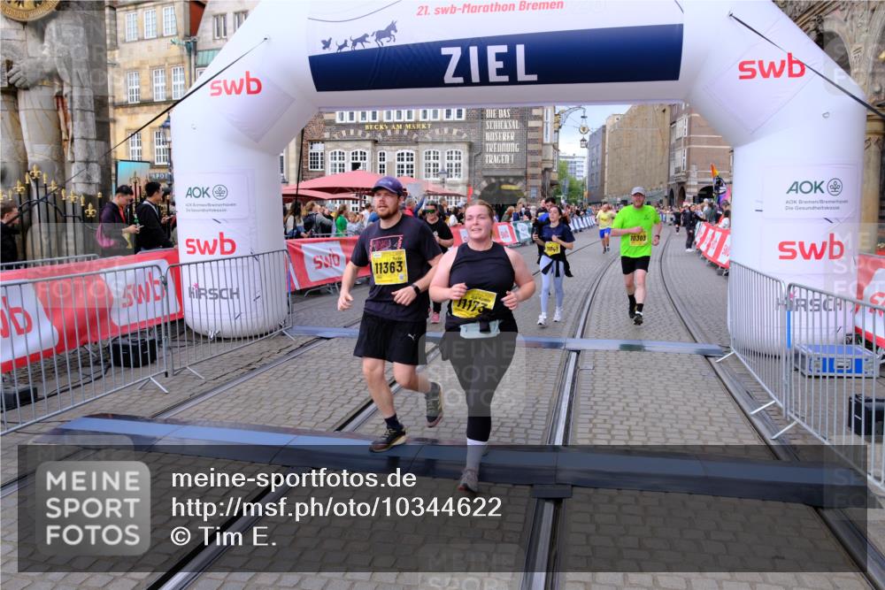 13.09.2026 - 21. swb-Marathon Bremen Tim E. http://msf.ph/oto/10344622 13.09.2026 11:14:42 Ziel 10303, 10395, 10396, 10402, 10586, 10722, 10784, 10854, 11041, 11140, 11173, 11363, 11703, 11864, 12100, 12112, 12431 meine-sportfotos.de
