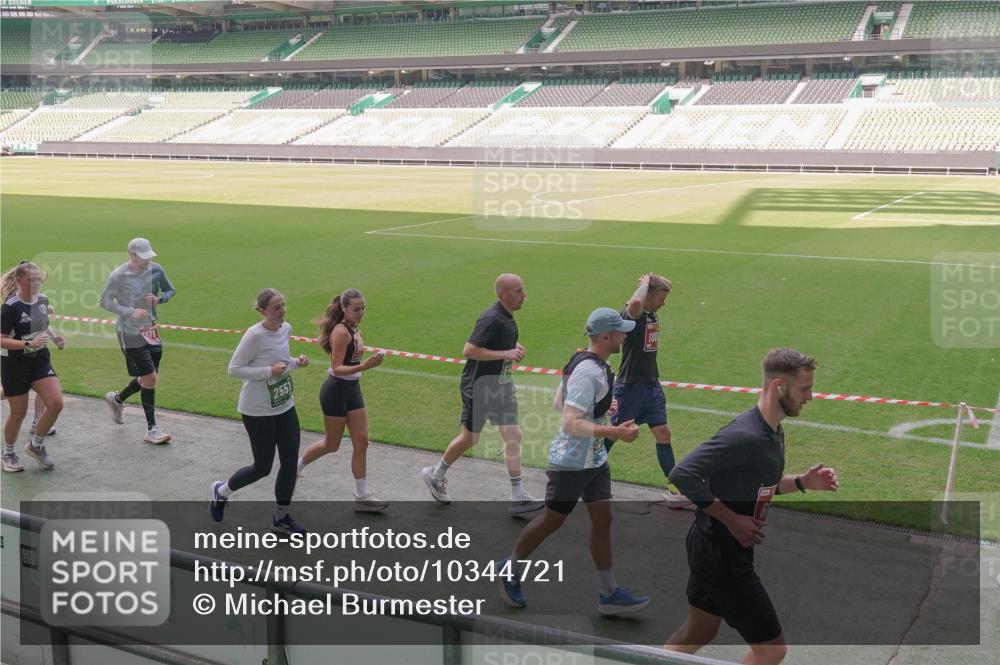 13.09.2026 - 21. swb-Marathon Bremen Michael Burmester http://msf.ph/oto/10344721 13.09.2026 13:30:26 Laufen im Stadion 122, 171, 224, 297, 405, 422, 476, 639, 685, 754, 767, 806, 986, 1114, 1217, 1242, 1270, 1529, 1615, 1633, 1634, 1775, 1810, 1811, 1886, 1983, 2216, 2238, 2242, 2249, 2263, 2326, 2368, 2372, 2436, 2449, 2546, 2615, 2629, 2637, 2643, 2677, 2719, 2738, 2740, 2830, 2869, 2871, 2877, 2918, 2994, 3020, 3053, 3094, 3101, 3129, 3227, 3238, 3274, 3286, 3361, 3401, 3563, 3605, 3723, 3755, 3758, 3873, 3876, 3898, 3929, 3953, 3965, 3971, 4011, 4056, 357 meine-sportfotos.de