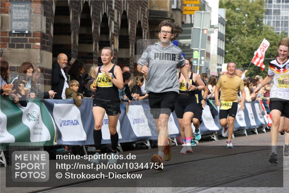 13.09.2026 - 21. swb-Marathon Bremen Strokosch-Dieckow http://msf.ph/oto/10344754 13.09.2026 10:52:39 Ziel 10761, 10958, 11371, 11604, 11605, 11610, 11669, 12319, 13578, 10193, 10304, 10339, 10652, 10734, 10827, 11002, 11038, 11144, 11362, 11597, 12019, 12338, 12399 meine-sportfotos.de