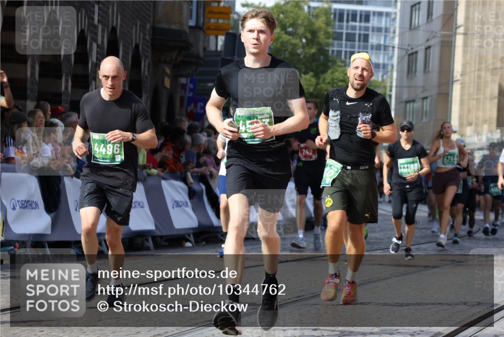 13.09.2026 - 21. swb-Marathon Bremen Strokosch-Dieckow http://msf.ph/oto/10344762 13.09.2026 13:27:40 Ziel 242, 593, 1373, 1574, 2345, 3273, 3385, 3496, 4558, 5220, 5290, 5358, 5616, 6071, 6288, 6306, 6776, 7110, 7849, 8219, 9159, 9343, 9760, 10112, 10113, 13147, 440, 488, 534, 762, 1456, 1932, 3135, 3576, 3970, 4106, 4133, 4265, 4496, 4744, 5462, 6067, 6468, 6522, 7042, 7138, 7358, 8351, 9067, 9494, 9727, 13198 meine-sportfotos.de