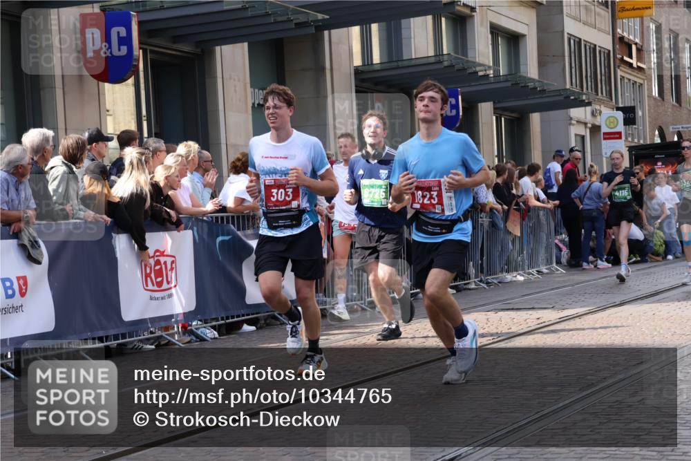 13.09.2026 - 21. swb-Marathon Bremen Strokosch-Dieckow http://msf.ph/oto/10344765 13.09.2026 13:29:26 Ziel 109, 124, 454, 716, 1073, 1173, 1243, 1581, 1861, 2076, 2289, 2742, 3030, 3320, 3618, 3667, 3908, 4115, 4524, 4575, 4576, 5244, 6006, 6127, 6384, 6725, 6930, 7079, 7093, 7384, 7426, 7884, 8267, 8481, 8594, 8612, 8771, 8899, 9049, 9534, 9747, 9770, 10013, 13031, 132, 303, 394, 596, 651, 745, 1083, 1365, 1387, 1545, 1823, 2023, 2070, 2301, 2742, 2867, 2957, 3258, 3721, 3796, 3846, 3912, 4541, 4590, 5036, 5599, 6103, 6499, 6690 meine-sportfotos.de