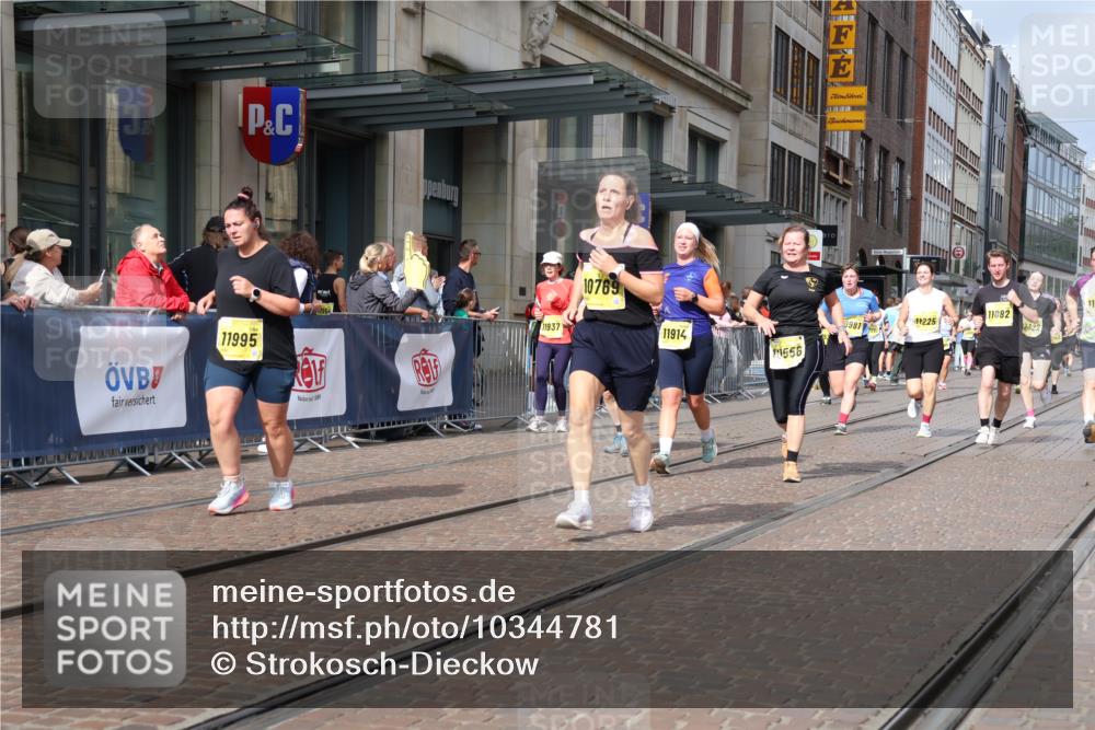 13.09.2026 - 21. swb-Marathon Bremen Strokosch-Dieckow http://msf.ph/oto/10344781 13.09.2026 11:09:16 Ziel 10234, 10386, 10417, 10424, 10556, 10696, 10712, 10769, 10785, 10823, 10981, 10990, 10991, 11192, 11225, 11882, 11883, 11914, 11937, 11995, 12322, 12409, 12474, 12532, 10217, 10314, 10321, 10455, 10570, 10630, 10664, 10686, 10694, 10983, 11011, 11091, 11138, 11304, 11531, 11578, 11764, 11812, 11882, 11905, 11915, 11987, 12155, 12192, 12337, 12491, 12554, 13607 meine-sportfotos.de