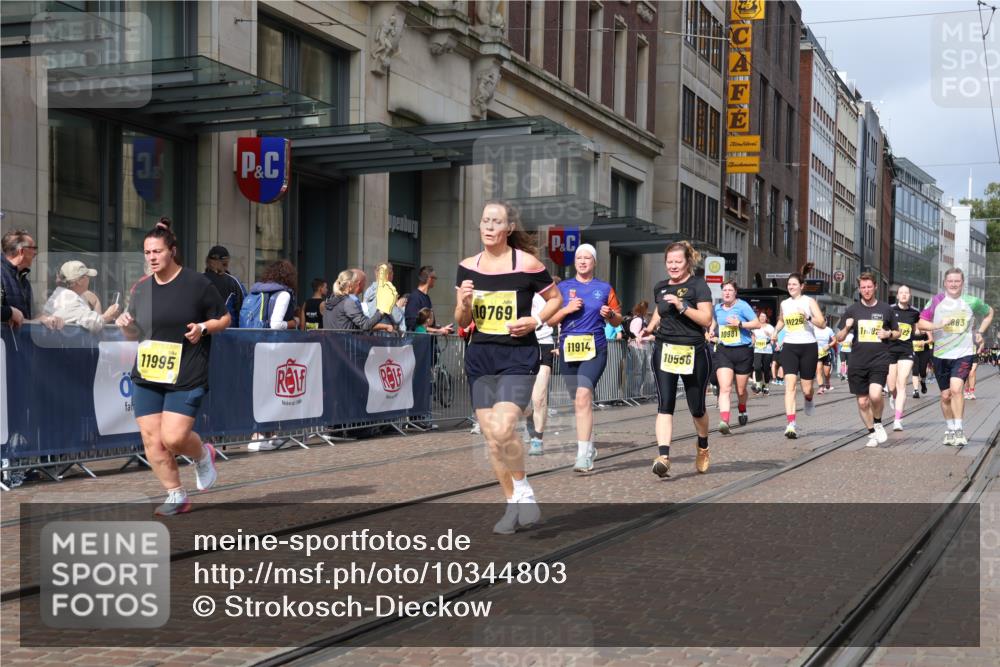 13.09.2026 - 21. swb-Marathon Bremen Strokosch-Dieckow http://msf.ph/oto/10344803 13.09.2026 11:09:16 Ziel 10234, 10386, 10417, 10424, 10556, 10696, 10712, 10769, 10785, 10823, 10981, 10990, 10991, 11192, 11225, 11882, 11883, 11914, 11937, 11995, 12322, 12409, 12474, 12532, 10217, 10314, 10321, 10455, 10570, 10630, 10664, 10686, 10694, 10983, 11011, 11091, 11138, 11304, 11531, 11578, 11764, 11812, 11882, 11905, 11915, 11987, 12155, 12192, 12337, 12491, 12554, 13607 meine-sportfotos.de