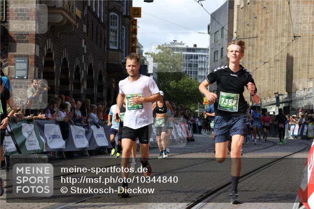 13.09.2026 - 21. swb-Marathon Bremen Strokosch-Dieckow http://msf.ph/oto/10344840 13.09.2026 13:27:45 Ziel 242, 323, 593, 940, 1006, 1373, 1574, 2345, 2668, 3273, 3385, 3496, 3521, 5081, 5220, 5290, 5358, 5616, 6071, 6288, 6306, 7110, 9343, 9760, 10113, 13147, 488, 534, 762, 1343, 1456, 3135, 3480, 3576, 4106, 4133, 4265, 4744, 5462, 6468, 6522, 7042, 8188, 8351, 9067, 9145, 13069, 13198 meine-sportfotos.de