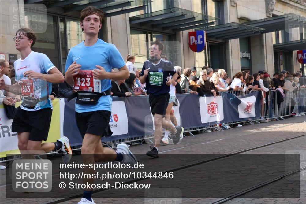 13.09.2026 - 21. swb-Marathon Bremen Strokosch-Dieckow http://msf.ph/oto/10344846 13.09.2026 13:29:28 Ziel 109, 124, 454, 716, 1073, 1173, 1205, 1243, 1581, 1759, 1848, 1861, 2289, 3030, 3320, 3618, 3667, 3908, 4115, 4524, 4575, 4576, 6006, 6127, 6384, 6725, 6930, 7079, 7093, 7384, 7884, 8267, 8481, 8594, 8612, 8771, 8899, 9049, 9534, 9747, 9770, 10013, 13031, 132, 303, 596, 651, 745, 1083, 1365, 1387, 1545, 1823, 2023, 2076, 2301, 2742, 2867, 2957, 3258, 3721, 3796, 3846, 3912, 4541, 5036, 5244, 5599, 6103, 6499, 6690 meine-sportfotos.de
