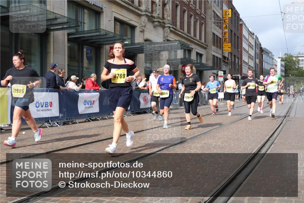 13.09.2026 - 21. swb-Marathon Bremen Strokosch-Dieckow http://msf.ph/oto/10344860 13.09.2026 11:09:17 Ziel 10234, 10386, 10417, 10424, 10556, 10696, 10712, 10769, 10785, 10823, 10981, 10990, 10991, 11192, 11225, 11883, 11914, 11937, 11995, 12322, 12409, 12474, 12532, 10217, 10314, 10321, 10455, 10570, 10630, 10664, 10686, 10694, 10983, 11011, 11091, 11138, 11304, 11531, 11578, 11764, 11812, 11882, 11905, 11915, 11987, 12155, 12192, 12337, 12491, 12554, 13607 meine-sportfotos.de