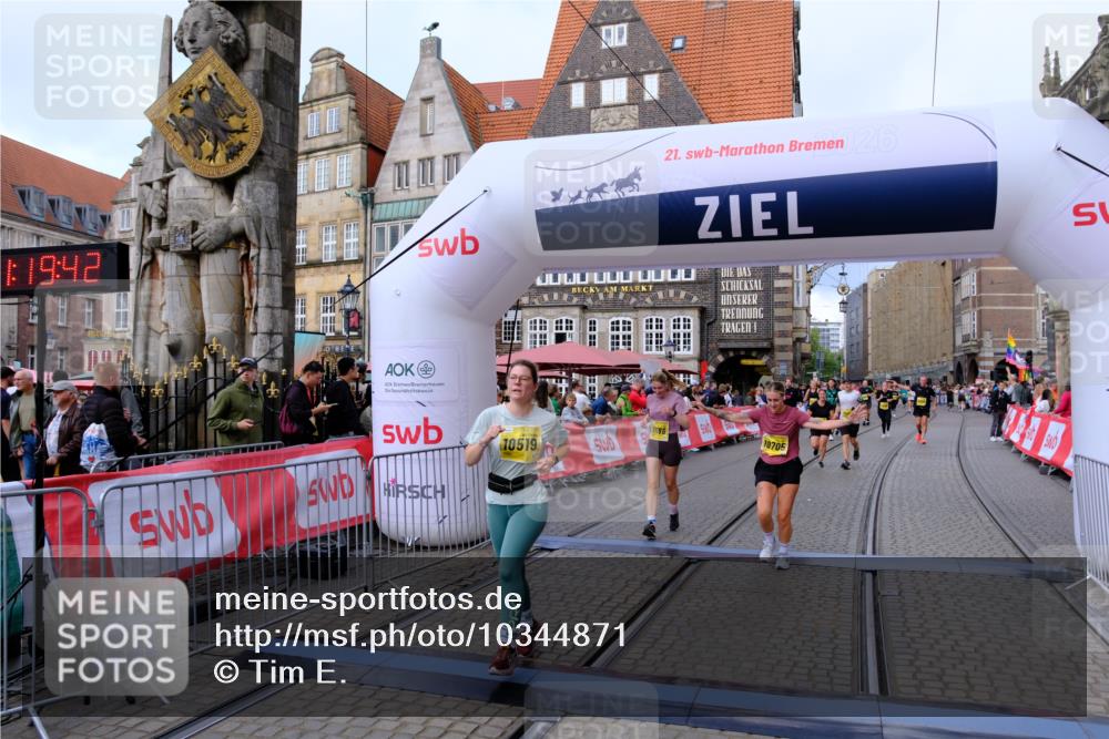 13.09.2026 - 21. swb-Marathon Bremen Tim E. http://msf.ph/oto/10344871 13.09.2026 11:14:59 Ziel 10519, 10557, 10705, 10805, 11097, 11098, 11186, 11288, 11408, 11876, 12191, 12193 meine-sportfotos.de