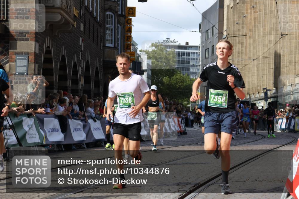 13.09.2026 - 21. swb-Marathon Bremen Strokosch-Dieckow http://msf.ph/oto/10344876 13.09.2026 13:27:45 Ziel 242, 323, 593, 940, 1006, 1373, 1574, 2345, 2668, 3273, 3385, 3496, 3521, 5081, 5220, 5290, 5358, 5616, 6071, 6288, 6306, 7110, 9343, 9760, 10113, 13147, 488, 534, 762, 1343, 1456, 3135, 3480, 3576, 4106, 4133, 4265, 4744, 5462, 6468, 6522, 7042, 8188, 8351, 9067, 9145, 13069, 13198 meine-sportfotos.de