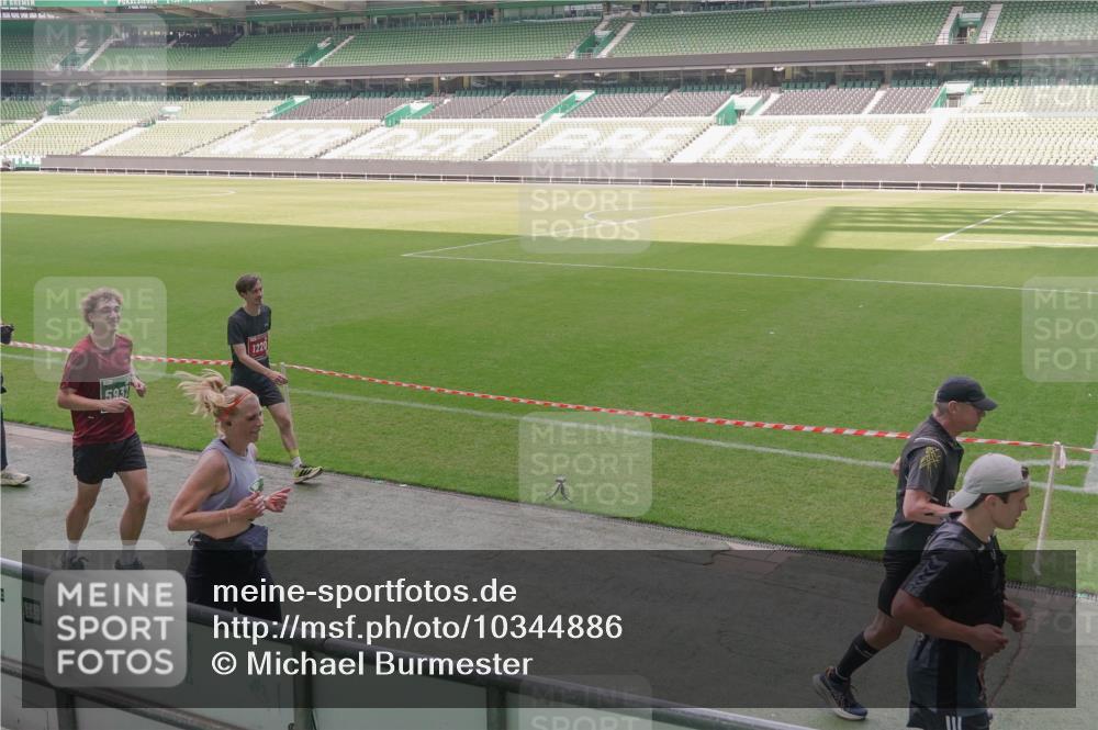 13.09.2026 - 21. swb-Marathon Bremen Michael Burmester http://msf.ph/oto/10344886 13.09.2026 13:30:47 Laufen im Stadion 122, 171, 224, 295, 297, 405, 487, 639, 767, 806, 840, 965, 1114, 1217, 1242, 1270, 1314, 1329, 1529, 1633, 1634, 1775, 1810, 1811, 1886, 1904, 1983, 2216, 2238, 2242, 2249, 2263, 2368, 2372, 2436, 2449, 2546, 2615, 2629, 2637, 2643, 2677, 2719, 2726, 2738, 2740, 2830, 2869, 2871, 2877, 2918, 2952, 2994, 3038, 3053, 3094, 3101, 3227, 3286, 3401, 3426, 3563, 3605, 3723, 3873, 3876, 3898, 3918, 3929, 4056, 357 meine-sportfotos.de