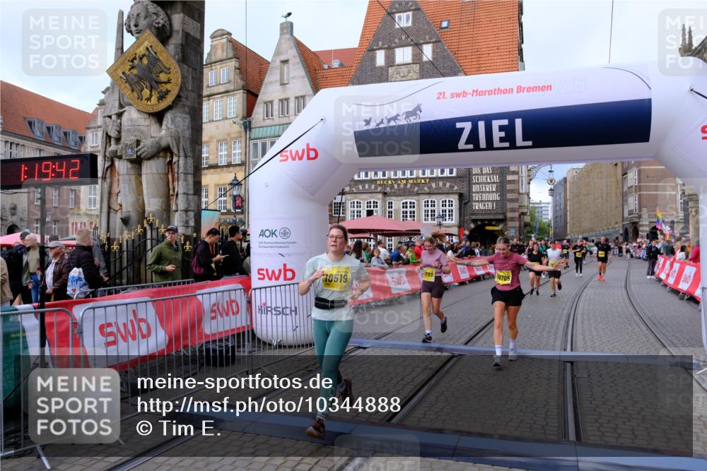 13.09.2026 - 21. swb-Marathon Bremen Tim E. http://msf.ph/oto/10344888 13.09.2026 11:14:59 Ziel 10519, 10557, 10705, 10805, 11097, 11098, 11186, 11288, 11408, 11876, 12191, 12193 meine-sportfotos.de