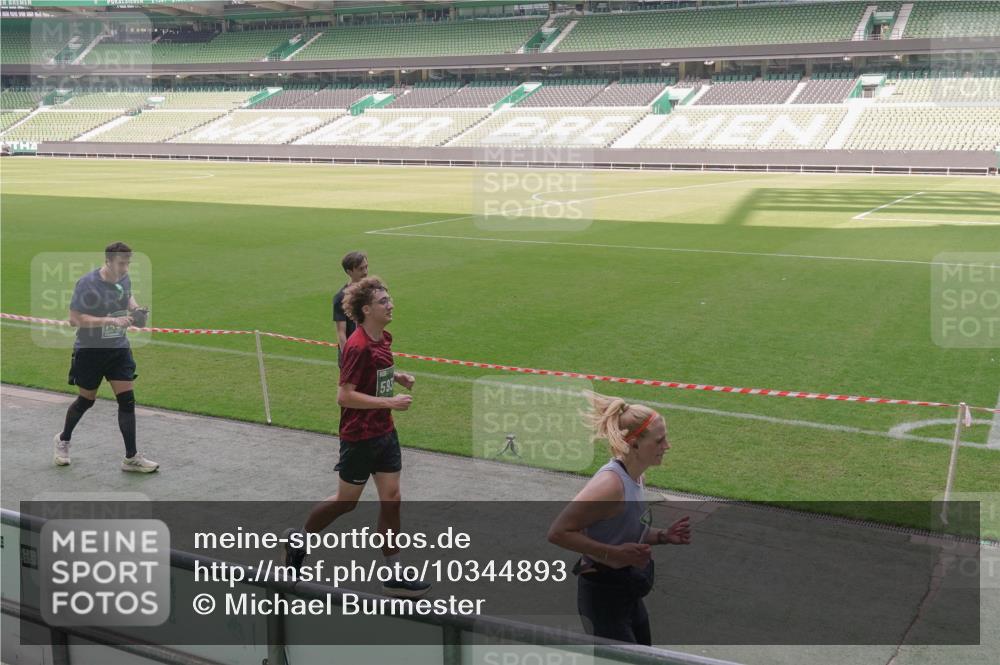 13.09.2026 - 21. swb-Marathon Bremen Michael Burmester http://msf.ph/oto/10344893 13.09.2026 13:30:48 Laufen im Stadion 122, 171, 224, 295, 297, 405, 487, 639, 767, 806, 840, 965, 1114, 1217, 1242, 1270, 1314, 1329, 1529, 1633, 1634, 1775, 1810, 1811, 1886, 1904, 1983, 2216, 2238, 2242, 2249, 2263, 2368, 2372, 2436, 2449, 2546, 2615, 2629, 2637, 2643, 2677, 2719, 2726, 2738, 2740, 2830, 2869, 2871, 2877, 2918, 2952, 2994, 3038, 3053, 3094, 3101, 3227, 3286, 3401, 3426, 3563, 3605, 3723, 3873, 3876, 3898, 3918, 3929, 4056, 357 meine-sportfotos.de