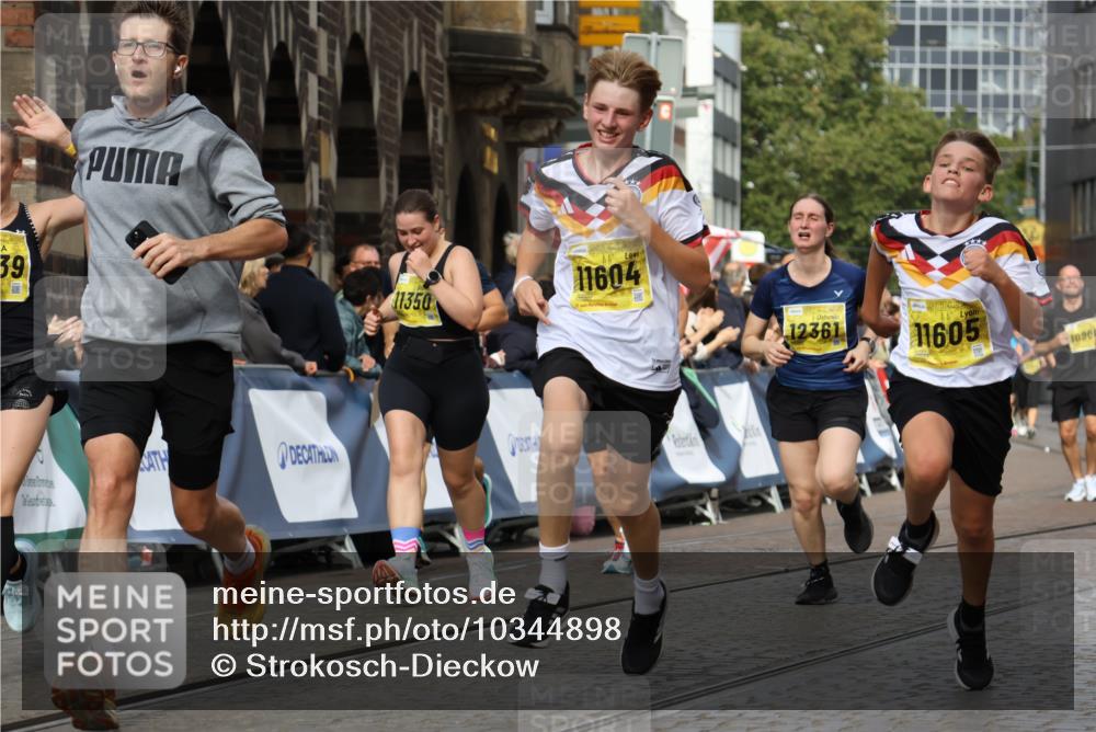 13.09.2026 - 21. swb-Marathon Bremen Strokosch-Dieckow http://msf.ph/oto/10344898 13.09.2026 10:52:40 Ziel 10761, 10958, 11371, 11604, 11605, 11610, 11669, 12319, 13578, 10304, 10339, 10652, 10734, 10827, 11002, 11038, 11386, 11597, 12019, 12338, 12399 meine-sportfotos.de