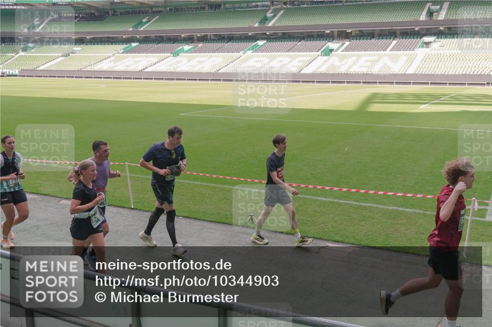 13.09.2026 - 21. swb-Marathon Bremen Michael Burmester http://msf.ph/oto/10344903 13.09.2026 13:30:49 Laufen im Stadion 122, 171, 224, 295, 297, 405, 487, 639, 767, 806, 840, 965, 1114, 1217, 1242, 1270, 1314, 1329, 1529, 1633, 1634, 1775, 1810, 1811, 1886, 1904, 1983, 2216, 2238, 2242, 2249, 2263, 2368, 2372, 2436, 2449, 2546, 2615, 2629, 2637, 2643, 2677, 2719, 2726, 2738, 2740, 2830, 2869, 2871, 2877, 2918, 2952, 2994, 3038, 3053, 3094, 3101, 3227, 3286, 3401, 3426, 3563, 3605, 3723, 3873, 3876, 3898, 3918, 3929, 4056, 357 meine-sportfotos.de