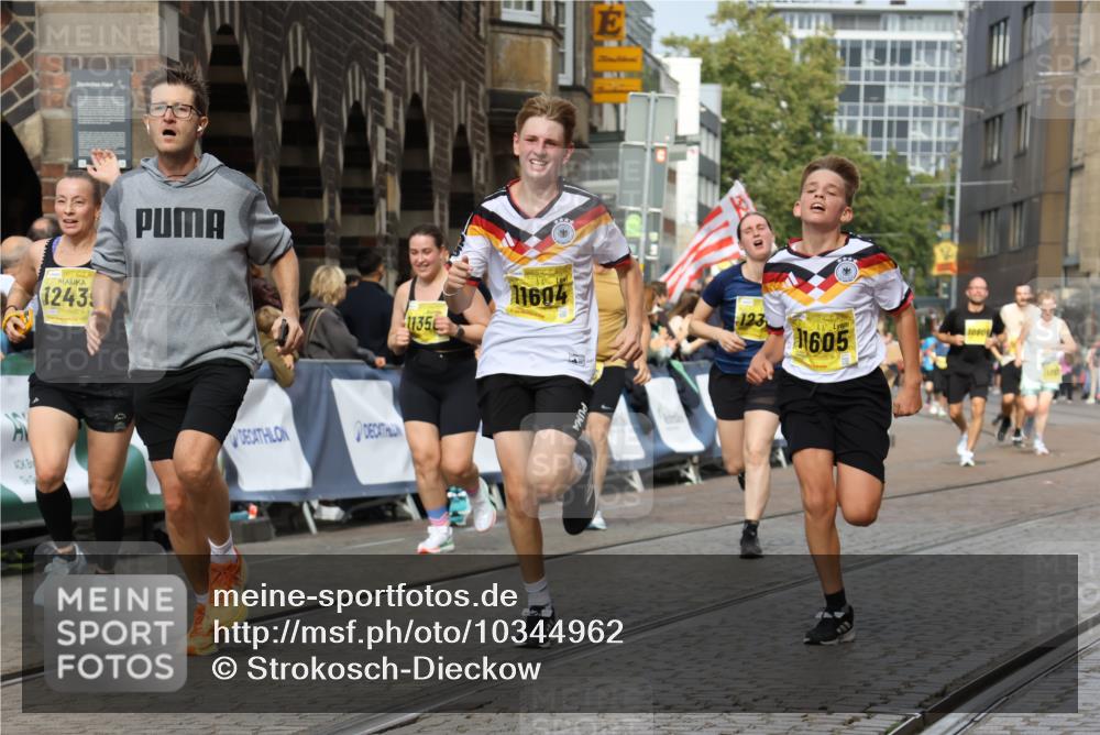 13.09.2026 - 21. swb-Marathon Bremen Strokosch-Dieckow http://msf.ph/oto/10344962 13.09.2026 10:52:40 Ziel 10761, 10958, 11371, 11604, 11605, 11610, 11669, 12319, 13578, 10304, 10339, 10652, 10734, 10827, 11002, 11038, 11386, 11597, 12019, 12338, 12399 meine-sportfotos.de
