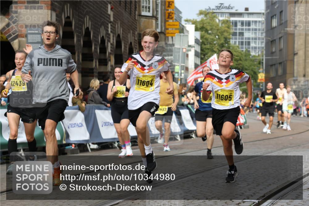 13.09.2026 - 21. swb-Marathon Bremen Strokosch-Dieckow http://msf.ph/oto/10344980 13.09.2026 10:52:40 Ziel 10761, 10958, 11371, 11604, 11605, 11610, 11669, 12319, 13578, 10304, 10339, 10652, 10734, 10827, 11002, 11038, 11386, 11597, 12019, 12338, 12399 meine-sportfotos.de
