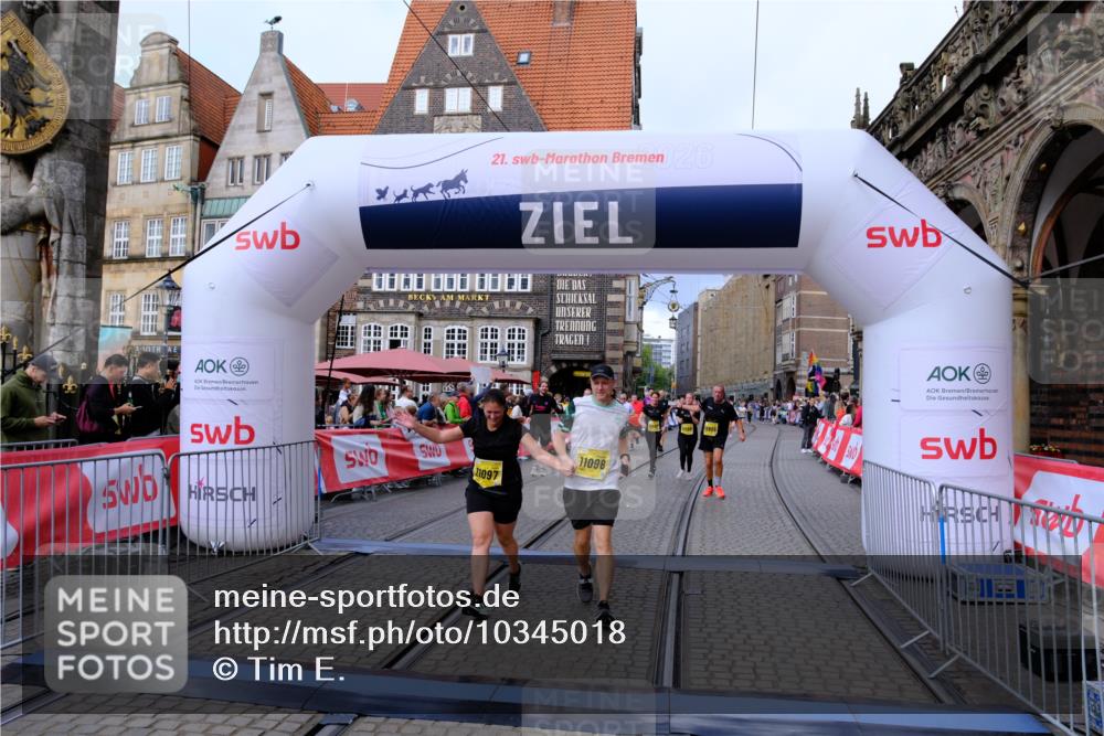 13.09.2026 - 21. swb-Marathon Bremen Tim E. http://msf.ph/oto/10345018 13.09.2026 11:15:03 Ziel 10519, 10557, 10705, 10752, 10776, 10805, 11085, 11097, 11098, 11186, 11288, 11408, 11645, 11876, 11974, 12191, 12193 meine-sportfotos.de