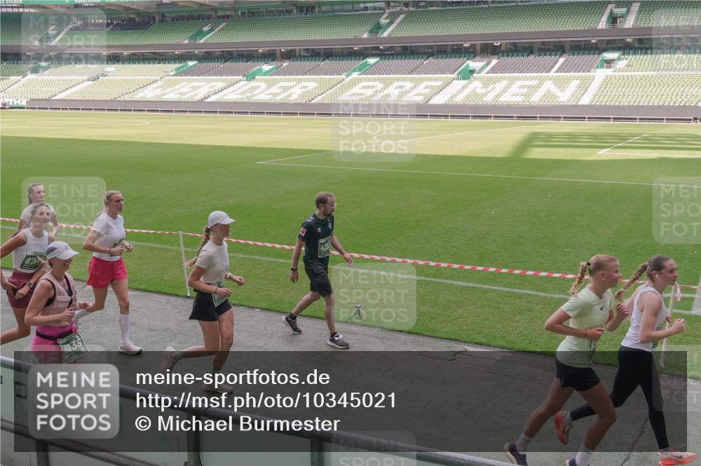 13.09.2026 - 21. swb-Marathon Bremen Michael Burmester http://msf.ph/oto/10345021 13.09.2026 13:31:03 Laufen im Stadion 122, 171, 224, 295, 297, 405, 487, 639, 767, 806, 840, 965, 1114, 1142, 1242, 1310, 1314, 1329, 1529, 1633, 1634, 1775, 1810, 1811, 1869, 1886, 1892, 1904, 1983, 2216, 2238, 2242, 2249, 2263, 2368, 2372, 2449, 2615, 2629, 2637, 2643, 2677, 2719, 2726, 2738, 2830, 2869, 2871, 2877, 2918, 2945, 2952, 2994, 3038, 3053, 3094, 3101, 3140, 3223, 3227, 3286, 3379, 3401, 3426, 3644, 3723, 3736, 3873, 3876, 3898, 3918, 3929, 3944, 4056, 357 meine-sportfotos.de