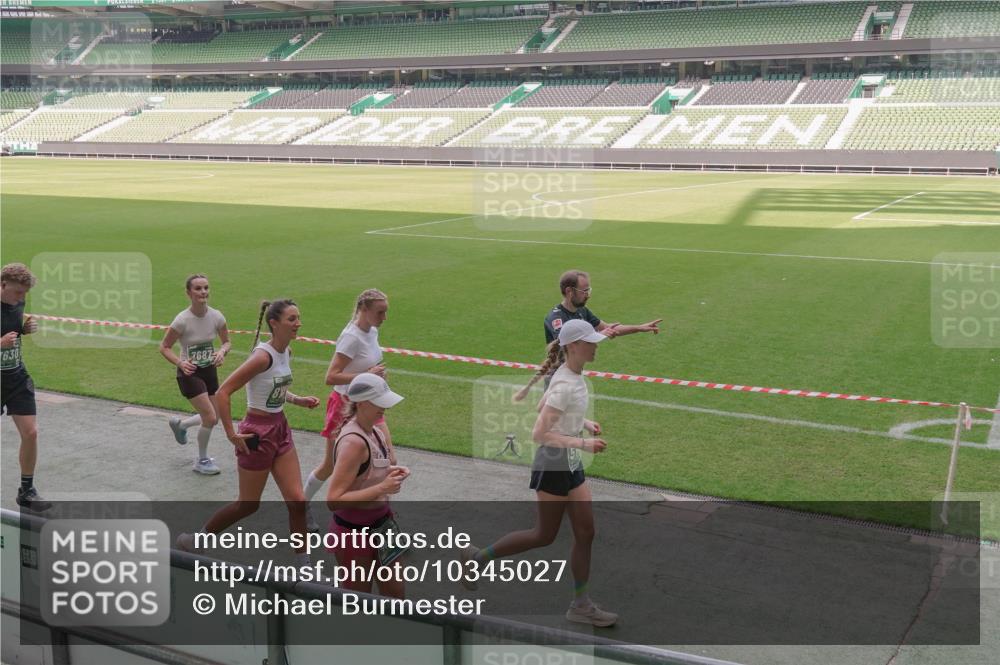 13.09.2026 - 21. swb-Marathon Bremen Michael Burmester http://msf.ph/oto/10345027 13.09.2026 13:31:04 Laufen im Stadion 122, 171, 224, 295, 297, 405, 487, 639, 767, 806, 840, 965, 1114, 1142, 1242, 1310, 1314, 1329, 1529, 1633, 1634, 1775, 1810, 1811, 1869, 1886, 1892, 1904, 1983, 2216, 2238, 2242, 2249, 2263, 2344, 2368, 2372, 2449, 2615, 2629, 2637, 2643, 2677, 2719, 2726, 2738, 2869, 2871, 2877, 2918, 2945, 2952, 2994, 3038, 3094, 3101, 3140, 3223, 3227, 3286, 3379, 3401, 3426, 3644, 3723, 3736, 3873, 3876, 3898, 3918, 3929, 3944, 4056, 357 meine-sportfotos.de