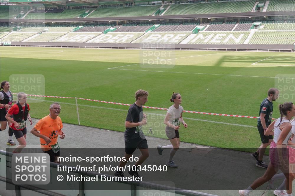13.09.2026 - 21. swb-Marathon Bremen Michael Burmester http://msf.ph/oto/10345040 13.09.2026 13:31:06 Laufen im Stadion 122, 171, 224, 295, 297, 405, 487, 639, 767, 806, 840, 965, 1114, 1142, 1242, 1310, 1314, 1326, 1329, 1529, 1633, 1634, 1775, 1810, 1811, 1869, 1886, 1892, 1904, 1983, 2216, 2242, 2249, 2263, 2344, 2368, 2372, 2449, 2615, 2629, 2637, 2643, 2677, 2719, 2726, 2738, 2869, 2871, 2877, 2918, 2945, 2952, 2994, 3038, 3094, 3101, 3140, 3223, 3227, 3286, 3379, 3401, 3426, 3644, 3723, 3736, 3873, 3876, 3898, 3918, 3929, 3944, 4056, 357 meine-sportfotos.de