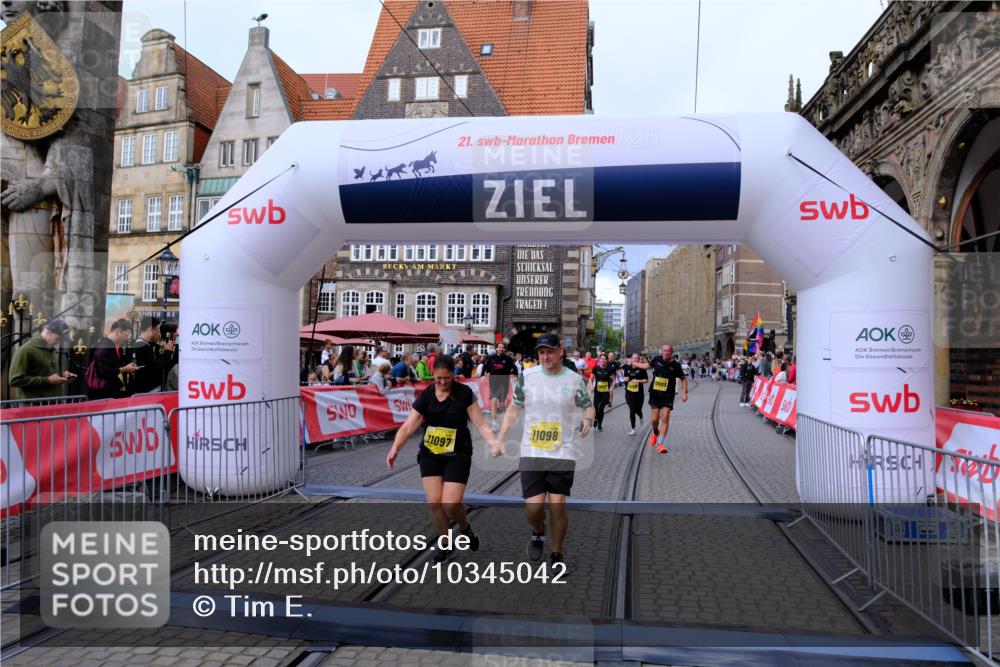 13.09.2026 - 21. swb-Marathon Bremen Tim E. http://msf.ph/oto/10345042 13.09.2026 11:15:03 Ziel 10519, 10557, 10705, 10752, 10776, 10805, 11085, 11097, 11098, 11186, 11288, 11408, 11645, 11876, 11974, 12191, 12193 meine-sportfotos.de