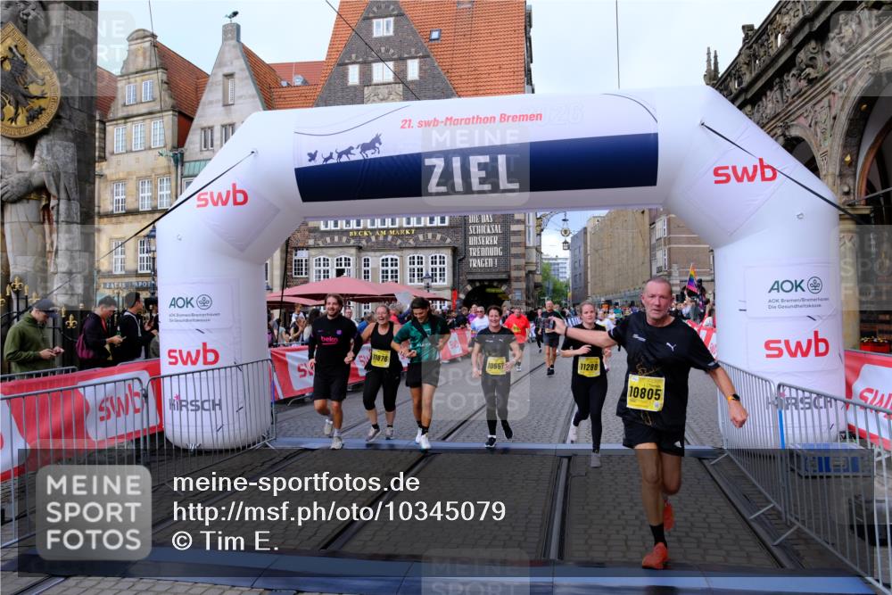 13.09.2026 - 21. swb-Marathon Bremen Tim E. http://msf.ph/oto/10345079 13.09.2026 11:15:06 Ziel 10271, 10519, 10557, 10705, 10752, 10776, 10805, 11085, 11097, 11098, 11186, 11288, 11408, 11645, 11673, 11876, 11974, 12191, 12193 meine-sportfotos.de