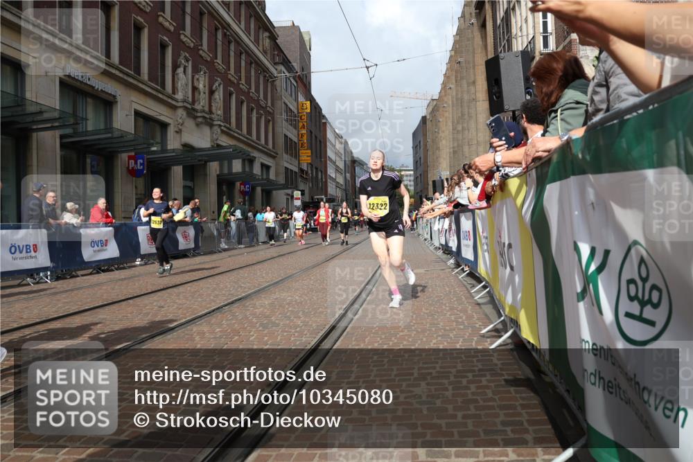 13.09.2026 - 21. swb-Marathon Bremen Strokosch-Dieckow http://msf.ph/oto/10345080 13.09.2026 11:09:21 Ziel 10234, 10386, 10417, 10424, 10645, 10696, 10712, 10737, 10785, 10981, 10990, 10991, 11192, 11225, 11937, 12409, 12449, 12474, 12532, 10314, 10321, 10556, 10570, 10630, 10664, 10686, 10694, 10769, 10823, 10981, 10983, 11011, 11091, 11138, 11225, 11304, 11578, 11764, 11882, 11883, 11914, 11915, 11987, 11995, 12155, 12192, 12322, 12337, 12491, 12554, 13607 meine-sportfotos.de