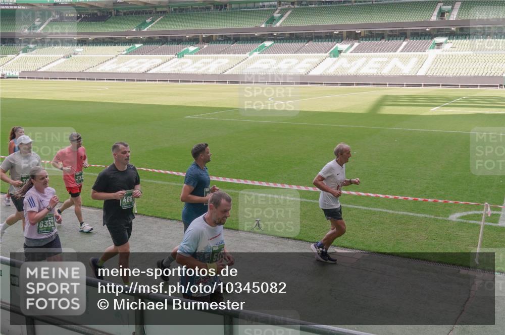 13.09.2026 - 21. swb-Marathon Bremen Michael Burmester http://msf.ph/oto/10345082 13.09.2026 13:31:14 Laufen im Stadion 122, 224, 295, 297, 405, 487, 617, 639, 767, 806, 840, 965, 1114, 1142, 1310, 1314, 1326, 1329, 1529, 1633, 1634, 1775, 1801, 1810, 1811, 1869, 1892, 1904, 1983, 2216, 2242, 2249, 2263, 2344, 2368, 2372, 2449, 2615, 2629, 2637, 2643, 2677, 2719, 2726, 2738, 2869, 2871, 2877, 2918, 2945, 2952, 2994, 3038, 3094, 3101, 3140, 3223, 3227, 3286, 3379, 3401, 3426, 3572, 3644, 3723, 3736, 3873, 3876, 3918, 3929, 3944, 4056, 357 meine-sportfotos.de