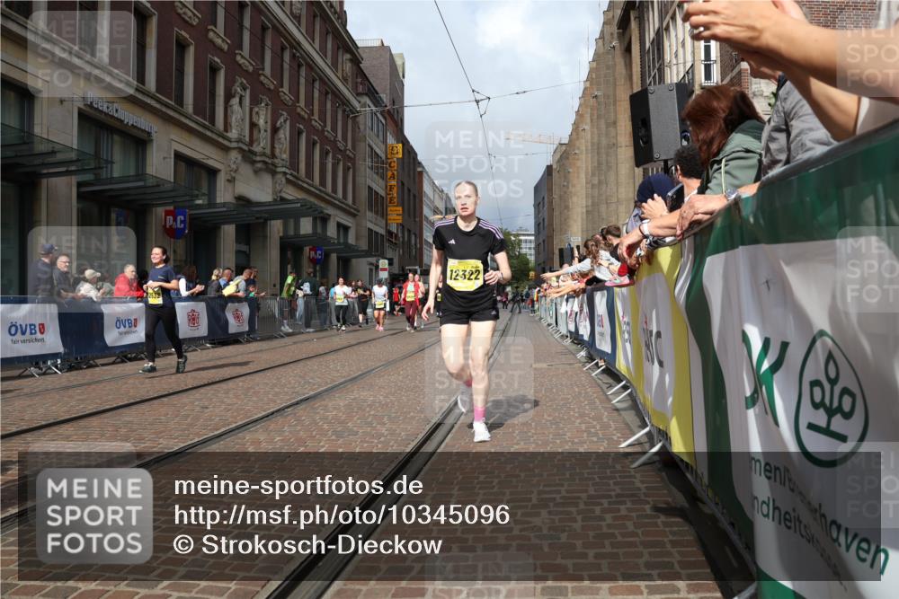 13.09.2026 - 21. swb-Marathon Bremen Strokosch-Dieckow http://msf.ph/oto/10345096 13.09.2026 11:09:21 Ziel 10234, 10386, 10417, 10424, 10645, 10696, 10712, 10737, 10785, 10981, 10990, 10991, 11192, 11225, 11937, 12409, 12449, 12474, 12532, 10314, 10321, 10556, 10570, 10630, 10664, 10686, 10694, 10769, 10823, 10981, 10983, 11011, 11091, 11138, 11225, 11304, 11578, 11764, 11882, 11883, 11914, 11915, 11987, 11995, 12155, 12192, 12322, 12337, 12491, 12554, 13607 meine-sportfotos.de