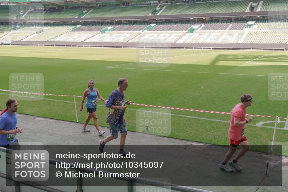 13.09.2026 - 21. swb-Marathon Bremen Michael Burmester http://msf.ph/oto/10345097 13.09.2026 13:31:16 Laufen im Stadion 122, 224, 295, 297, 386, 405, 487, 617, 639, 767, 806, 840, 965, 1114, 1142, 1310, 1314, 1326, 1329, 1529, 1633, 1634, 1775, 1801, 1810, 1811, 1869, 1892, 1904, 1983, 2216, 2242, 2249, 2344, 2368, 2372, 2449, 2615, 2629, 2637, 2643, 2677, 2719, 2726, 2738, 2869, 2871, 2877, 2918, 2945, 2952, 2994, 3038, 3094, 3101, 3140, 3223, 3227, 3379, 3401, 3426, 3572, 3644, 3723, 3736, 3873, 3876, 3918, 3929, 3944, 4056, 357 meine-sportfotos.de
