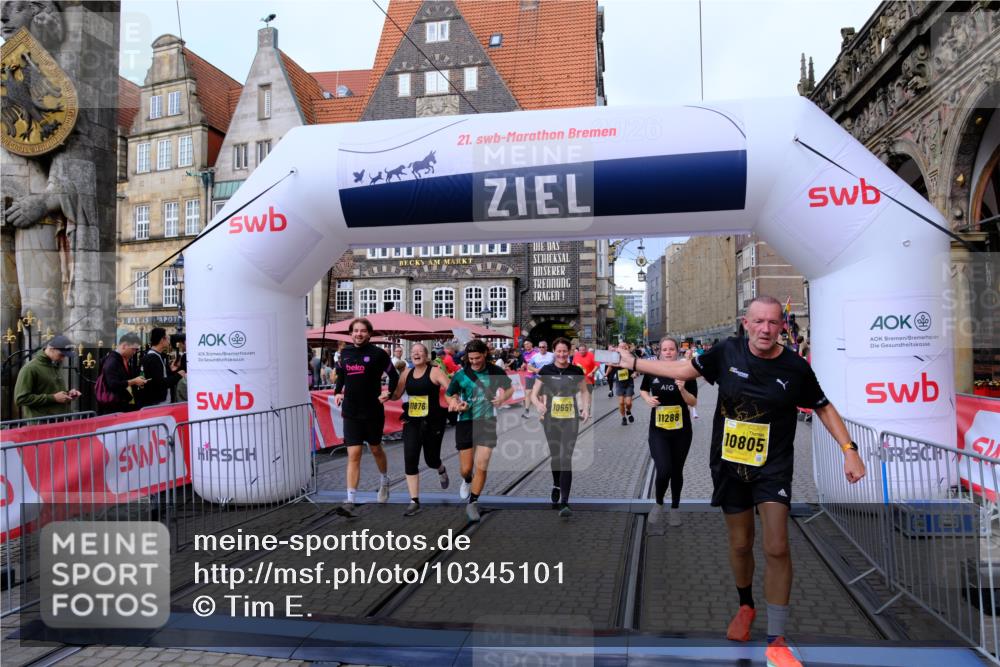 13.09.2026 - 21. swb-Marathon Bremen Tim E. http://msf.ph/oto/10345101 13.09.2026 11:15:06 Ziel 10271, 10519, 10557, 10705, 10752, 10776, 10805, 11085, 11097, 11098, 11186, 11288, 11408, 11645, 11673, 11876, 11974, 12191, 12193 meine-sportfotos.de