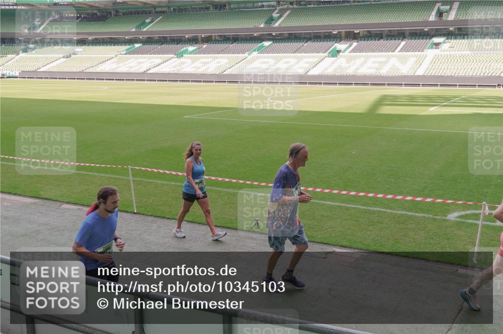 13.09.2026 - 21. swb-Marathon Bremen Michael Burmester http://msf.ph/oto/10345103 13.09.2026 13:31:17 Laufen im Stadion 122, 224, 295, 297, 386, 405, 487, 617, 639, 767, 806, 840, 965, 1114, 1142, 1310, 1314, 1326, 1329, 1529, 1633, 1634, 1775, 1801, 1810, 1811, 1869, 1892, 1904, 1983, 2216, 2242, 2249, 2253, 2344, 2368, 2372, 2449, 2615, 2629, 2637, 2643, 2677, 2719, 2726, 2738, 2869, 2871, 2877, 2918, 2945, 2952, 2994, 3038, 3094, 3101, 3140, 3223, 3227, 3379, 3401, 3426, 3572, 3644, 3723, 3736, 3873, 3876, 3918, 3929, 3944, 4056, 357 meine-sportfotos.de