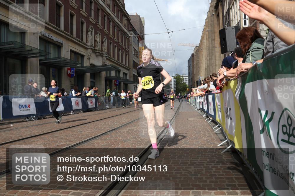 13.09.2026 - 21. swb-Marathon Bremen Strokosch-Dieckow http://msf.ph/oto/10345113 13.09.2026 11:09:21 Ziel 10234, 10386, 10417, 10424, 10645, 10696, 10712, 10737, 10785, 10981, 10990, 10991, 11192, 11225, 11937, 12409, 12449, 12474, 12532, 10314, 10321, 10556, 10570, 10630, 10664, 10686, 10694, 10769, 10823, 10981, 10983, 11011, 11091, 11138, 11225, 11304, 11578, 11764, 11882, 11883, 11914, 11915, 11987, 11995, 12155, 12192, 12322, 12337, 12491, 12554, 13607 meine-sportfotos.de