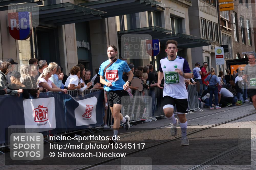 13.09.2026 - 21. swb-Marathon Bremen Strokosch-Dieckow http://msf.ph/oto/10345117 13.09.2026 13:29:35 Ziel 109, 124, 454, 716, 1073, 1173, 1205, 1308, 1611, 1653, 1759, 1780, 1848, 1861, 2126, 2289, 3190, 3320, 3618, 3667, 3908, 4115, 4524, 4575, 5039, 5198, 5348, 5631, 6006, 6127, 6720, 6725, 7079, 7093, 7884, 8110, 8267, 8470, 8481, 8612, 8771, 8899, 9049, 9104, 9125, 9534, 9747, 9770, 10013, 132, 303, 596, 651, 1083, 1243, 1365, 1387, 1545, 1581, 1823, 2076, 2301, 2742, 2867, 2957, 3030, 3258, 3721, 3796, 3846, 3912, 4541, 4576, 5244, 5599, 6006, 6103, 6384, 6499, 6690, 8481 meine-sportfotos.de