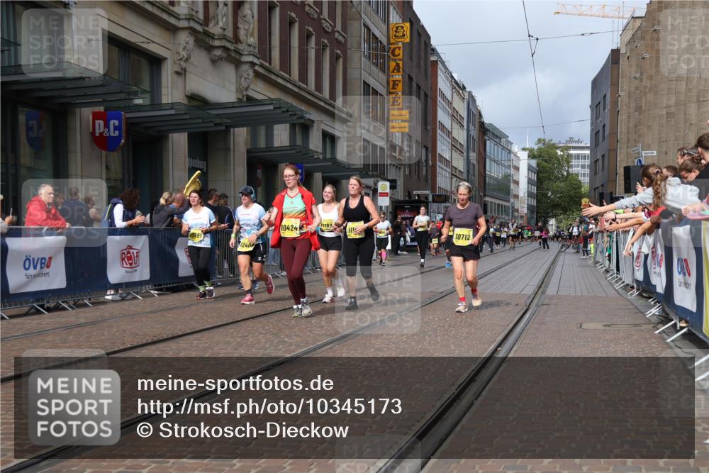 13.09.2026 - 21. swb-Marathon Bremen Strokosch-Dieckow http://msf.ph/oto/10345173 13.09.2026 11:09:24 Ziel 10234, 10386, 10417, 10424, 10645, 10696, 10712, 10737, 10785, 10990, 10991, 11192, 11383, 11437, 11937, 12409, 12449, 12474, 12532, 10314, 10321, 10556, 10570, 10630, 10664, 10686, 10694, 10769, 10823, 10981, 10983, 11091, 11138, 11225, 11304, 11578, 11764, 11882, 11883, 11914, 11915, 11987, 11995, 12155, 12322, 12337, 12491, 12532, 12554, 13607 meine-sportfotos.de