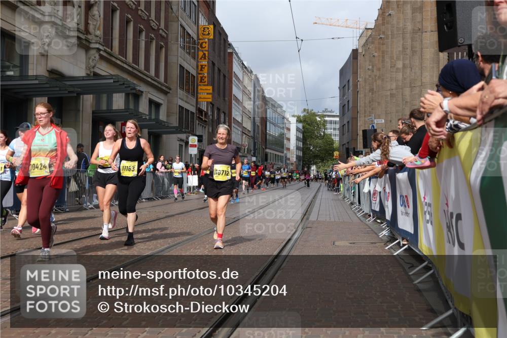 13.09.2026 - 21. swb-Marathon Bremen Strokosch-Dieckow http://msf.ph/oto/10345204 13.09.2026 11:09:25 Ziel 10234, 10386, 10417, 10424, 10645, 10696, 10712, 10737, 10785, 10990, 10991, 11192, 11383, 11437, 11441, 11937, 12409, 12449, 12474, 10314, 10321, 10556, 10570, 10630, 10664, 10686, 10694, 10769, 10823, 10981, 10983, 11091, 11138, 11225, 11304, 11578, 11764, 11882, 11883, 11914, 11915, 11987, 11995, 12155, 12322, 12337, 12491, 12532, 13607 meine-sportfotos.de