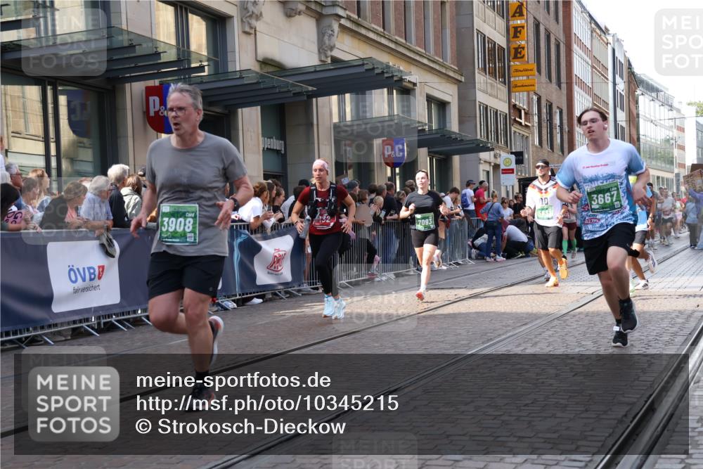 13.09.2026 - 21. swb-Marathon Bremen Strokosch-Dieckow http://msf.ph/oto/10345215 13.09.2026 13:29:38 Ziel 109, 124, 454, 716, 1073, 1173, 1205, 1308, 1611, 1653, 1759, 1780, 1848, 1861, 2126, 2289, 3190, 3320, 3618, 3667, 3908, 4115, 4524, 4575, 5039, 5198, 5348, 5631, 6127, 6225, 6720, 6725, 6942, 6992, 6994, 7079, 7093, 7609, 7932, 8110, 8115, 8267, 8470, 8612, 8771, 8899, 9049, 9104, 9125, 9534, 124, 132, 596, 651, 1083, 1243, 1365, 1387, 1581, 2076, 2289, 2301, 2742, 2957, 3030, 3258, 3721, 3846, 3912, 4541, 4576, 5244, 5599, 6006, 6103, 6384, 6499, 6690, 7079, 7884, 8481 meine-sportfotos.de