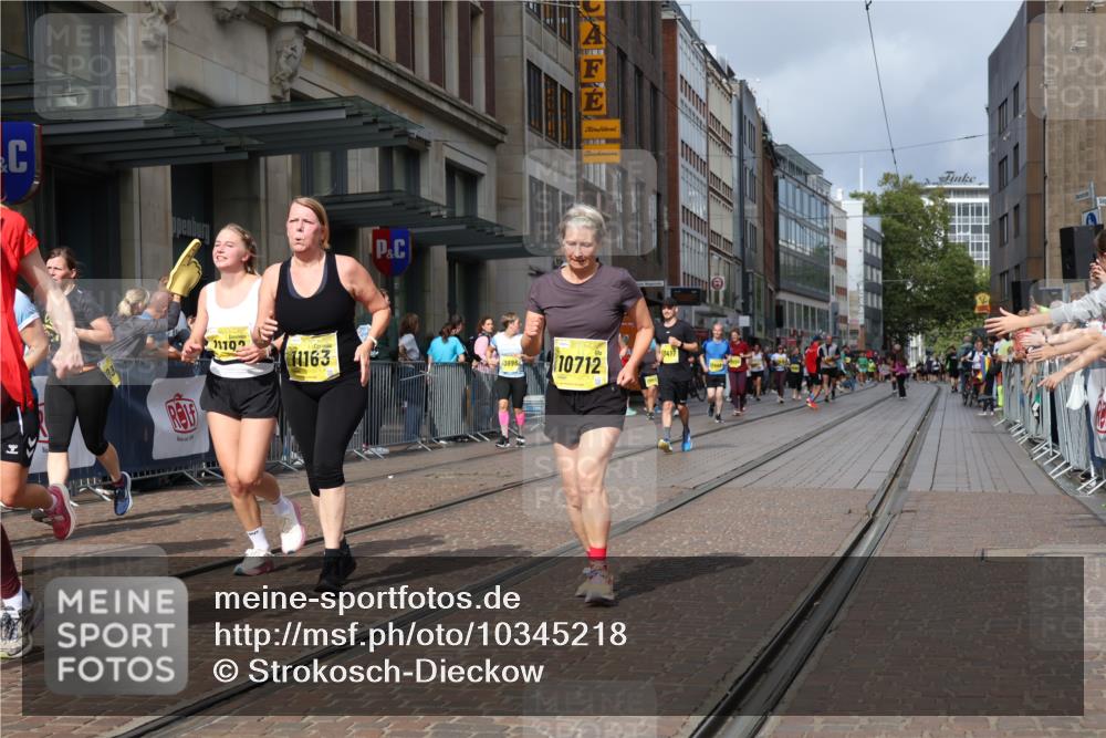 13.09.2026 - 21. swb-Marathon Bremen Strokosch-Dieckow http://msf.ph/oto/10345218 13.09.2026 11:09:26 Ziel 10234, 10386, 10417, 10424, 10435, 10645, 10696, 10712, 10737, 10785, 10990, 10991, 11192, 11383, 11437, 11441, 11937, 12409, 12449, 12474, 10314, 10321, 10556, 10570, 10664, 10686, 10694, 10769, 10823, 10981, 10983, 11091, 11138, 11225, 11304, 11578, 11764, 11882, 11883, 11914, 11915, 11987, 11995, 12155, 12322, 12337, 12474, 12491, 12532, 13607 meine-sportfotos.de