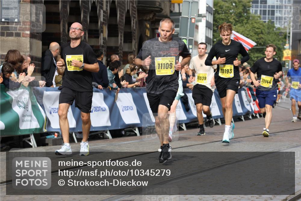 13.09.2026 - 21. swb-Marathon Bremen Strokosch-Dieckow http://msf.ph/oto/10345279 13.09.2026 10:52:46 Ziel 10761, 10812, 10958, 11350, 11604, 11605, 11610, 11669, 12319, 12361, 12439, 12533, 10304, 10714, 10734, 10863, 11038, 11238, 11386, 11575, 11766, 12019, 12369 meine-sportfotos.de