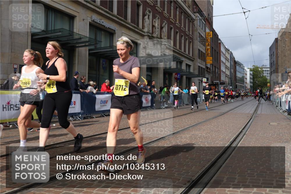 13.09.2026 - 21. swb-Marathon Bremen Strokosch-Dieckow http://msf.ph/oto/10345313 13.09.2026 11:09:28 Ziel 10234, 10386, 10417, 10424, 10435, 10645, 10696, 10712, 10737, 10785, 10990, 10991, 11192, 11383, 11437, 11441, 11937, 12409, 12449, 10314, 10556, 10664, 10686, 10694, 10769, 10823, 10981, 10983, 11091, 11225, 11304, 11578, 11764, 11882, 11883, 11914, 11915, 11987, 11995, 12155, 12322, 12337, 12474, 12491, 12532, 13607 meine-sportfotos.de
