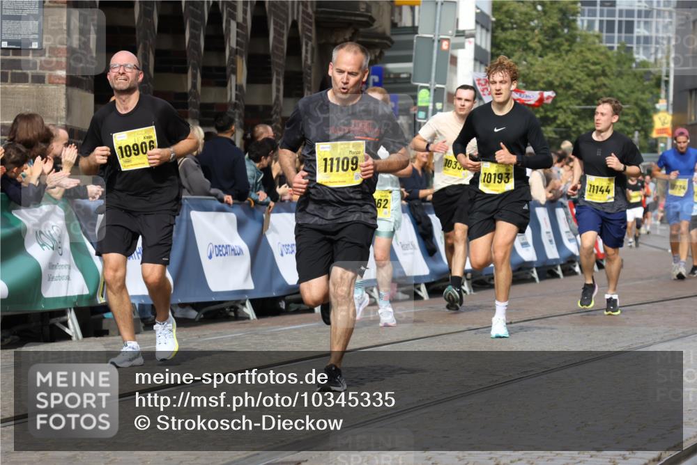 13.09.2026 - 21. swb-Marathon Bremen Strokosch-Dieckow http://msf.ph/oto/10345335 13.09.2026 10:52:47 Ziel 10761, 10812, 10958, 11109, 11350, 11604, 11605, 11610, 11669, 12319, 12361, 12439, 12533, 10304, 10714, 10734, 10863, 11038, 11238, 11386, 11575, 11766, 12019, 12369 meine-sportfotos.de